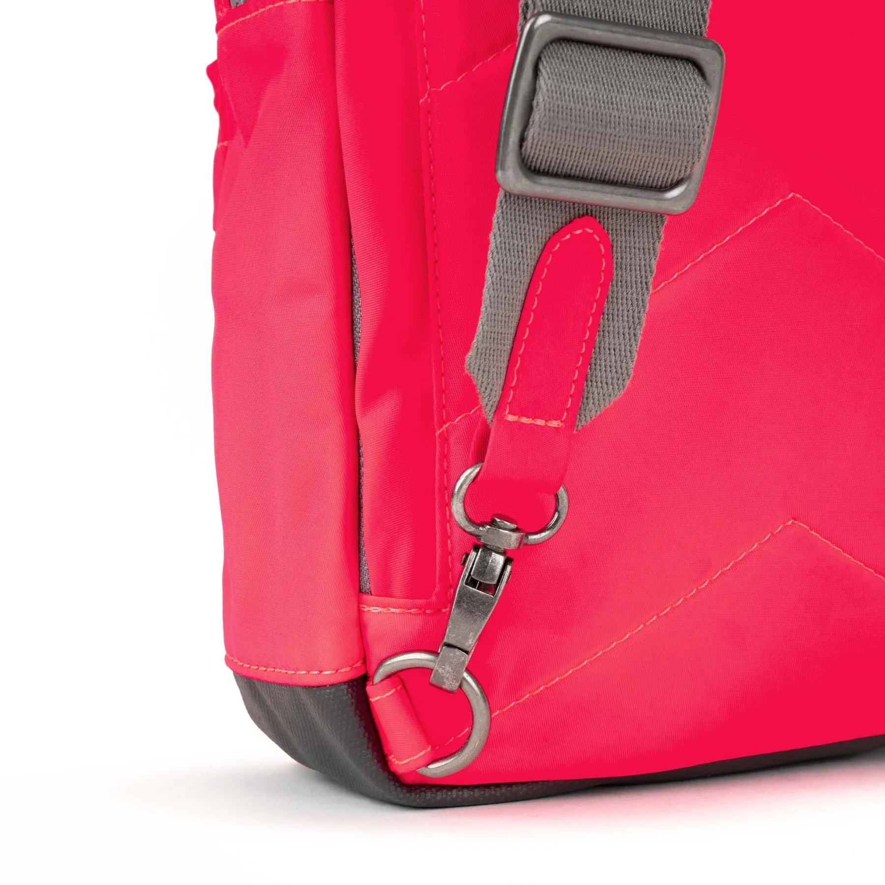 ROKA Willesden B Large Recycled Nylon Bag - Raspberry