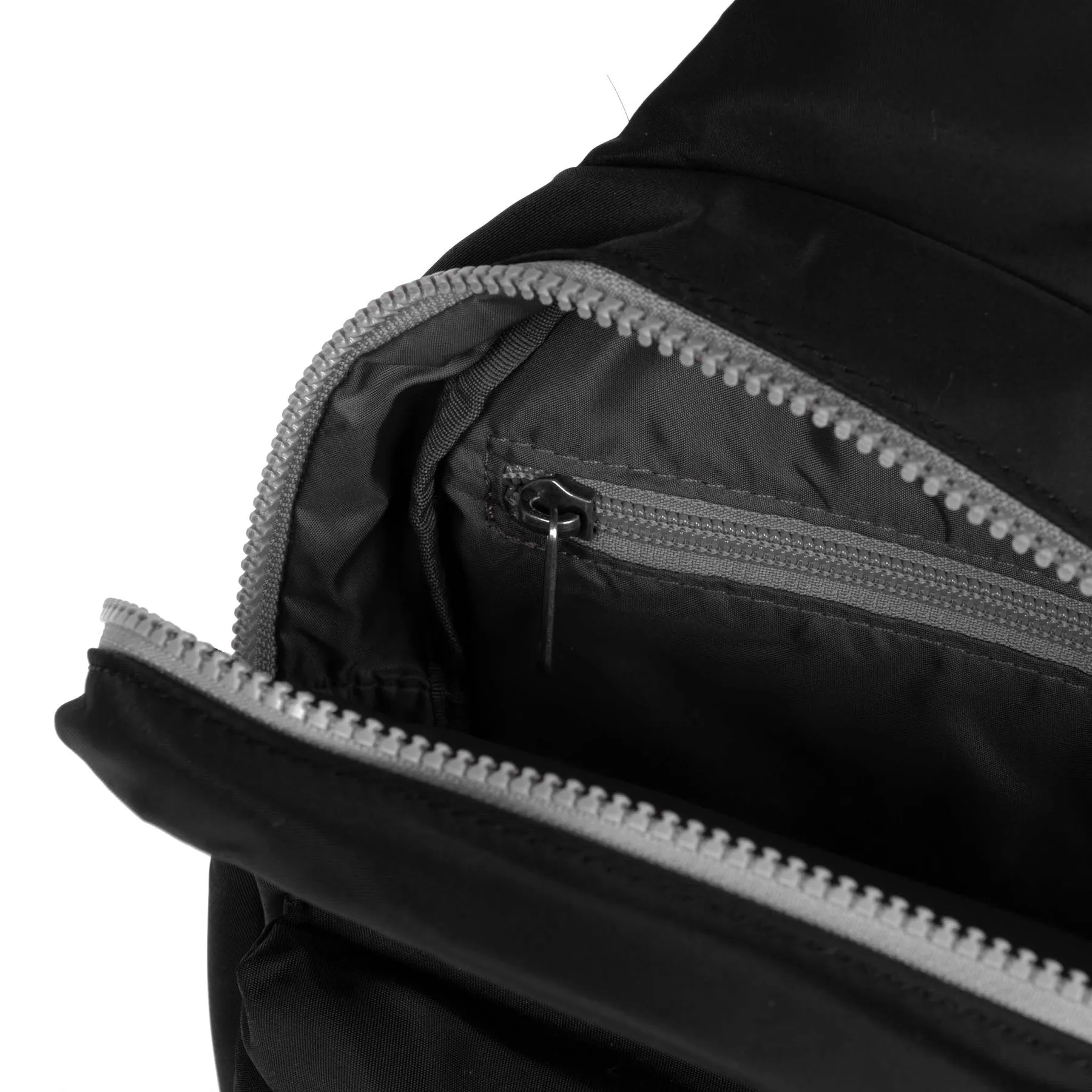 ROKA Willesden B XL Recycled Nylon Bag - Black